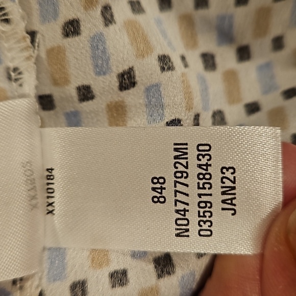 💕NORDSTROM💕 Geometric Print Button Down Blouse ~ White Tan Black Medium M NWT - Picture 11 of 11